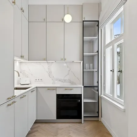 Historic Luxury Apartment With Free Parking And Garden Appartement Tallinn