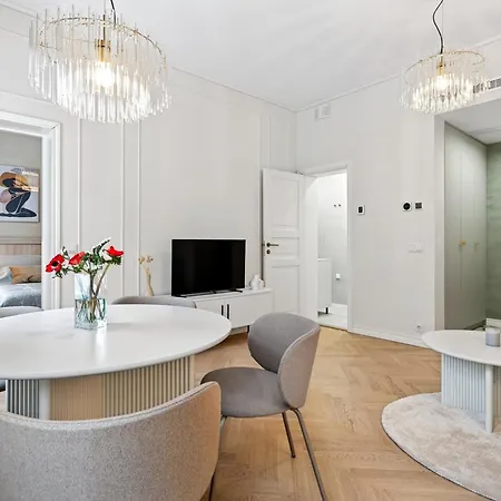 Historic Luxury With Ac, Garden And Parking